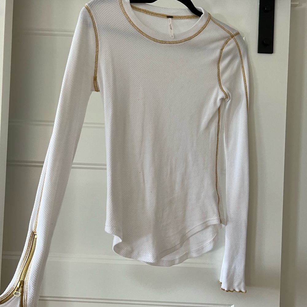 FREE PEOPLE white long sleeve top with brown/orange detail and zipper sleeves